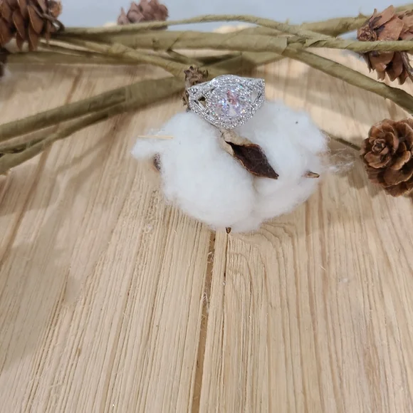 🤍🤍NEW🤍🤍BREATHTAKING!! WOW FACTOR!! CZ Silver Plated Ring🤍🤍 - Picture 13 of 16